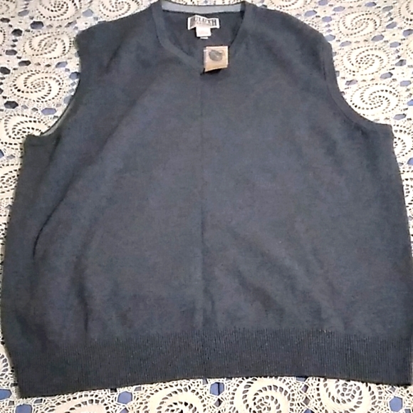 Men's Sweater Vest - Picture 1 of 9
